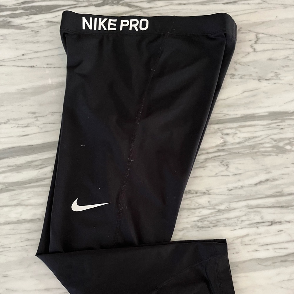 Nike Pro Women’s crop leggings